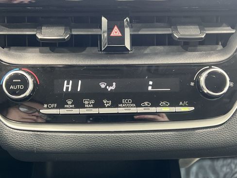 Used 2020 Toyota Corolla LE image 18