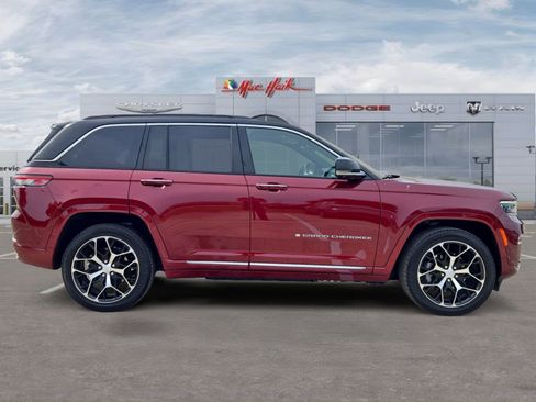 Used 2024 Jeep Grand Cherokee Summit AWD/4WD image 6