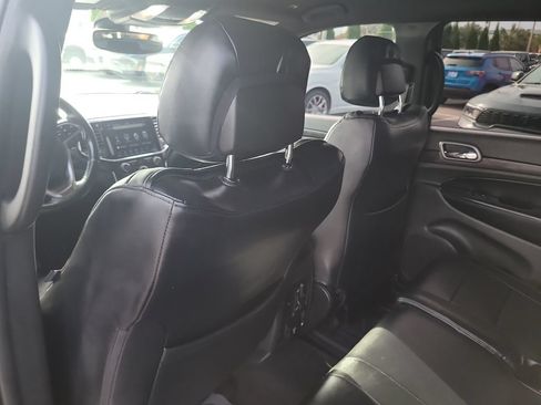 Used 2019 Jeep Grand Cherokee Laredo RWD image 12