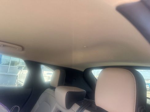 Used 2020 Ford Escape Titanium image 9