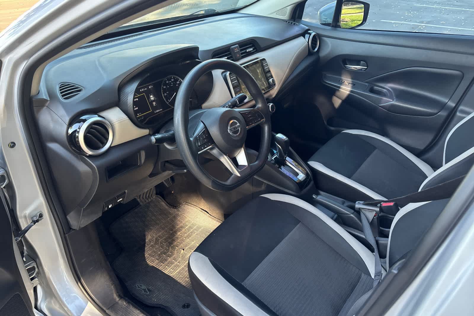 Used 2020 Nissan Versa SV FWD image 14