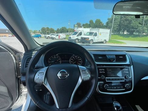 Used 2018 Nissan Altima 2.5 SV FWD image 28