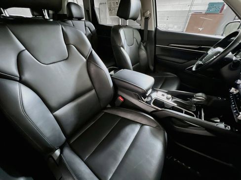Used 2025 Kia Telluride S FWD image 31