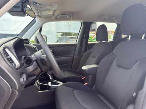 Used 2023 Jeep Renegade Latitude AWD/4WD image 11