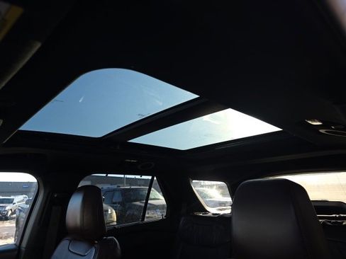 Used 2020 Ford Explorer Platinum w/ Premium Technology Package image 12