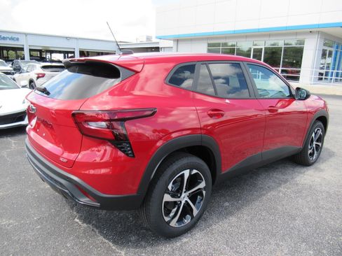 New 2026 Chevrolet Trax RS w/ Sunroof Package FWD image 5