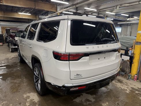 Used 2022 Jeep Wagoneer Series III w/ Premium Group I image 6