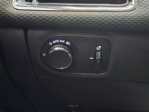 Used 2017 Chevrolet Cruze LT image 31