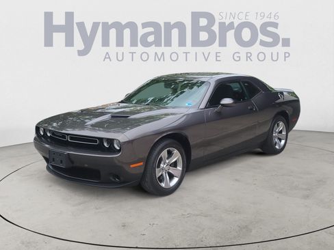 Used 2019 Dodge Challenger SXT RWD image 7