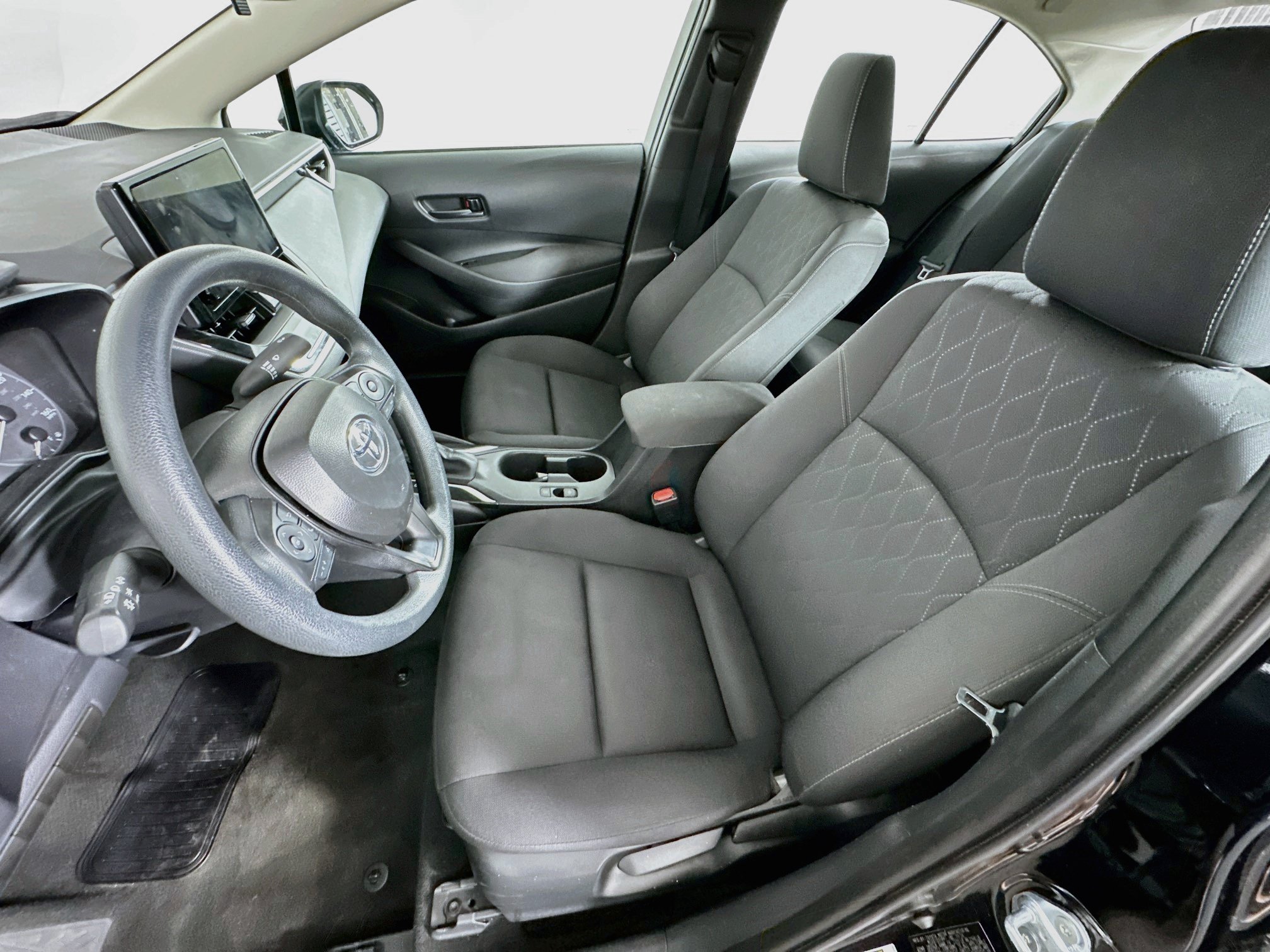 Used 2025 Toyota Corolla LE FWD image 13