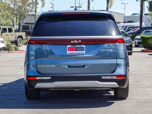 Used 2022 Kia Carnival EX FWD image 5