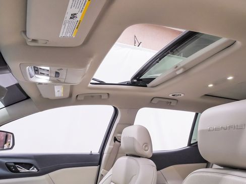 Used 2020 GMC Acadia Denali w/ Technology Package image 10