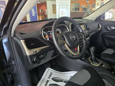 Used 2014 Jeep Cherokee Latitude AWD/4WD image 8