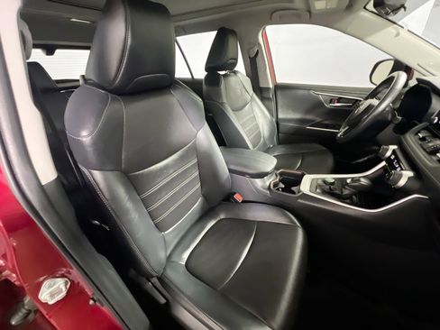 Used 2020 Toyota RAV4 Limited image 31