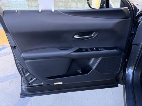 Certified 2022 Lexus UX 200 image 16