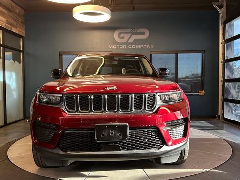 Used 2023 Jeep Grand Cherokee Laredo w/ Luxury Tech Group I AWD/4WD image 8