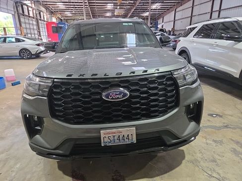 Used 2025 Ford Explorer ST-Line w/ ST-Line Street Pack AWD/4WD image 2