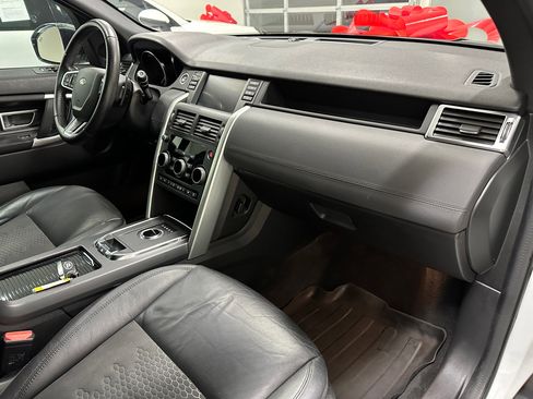 Used 2019 Land Rover Discovery Sport SE image 23