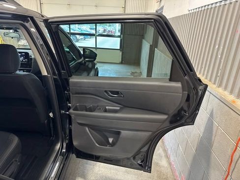 Certified 2024 Nissan Pathfinder SV w/ SV Premium Package AWD/4WD image 16