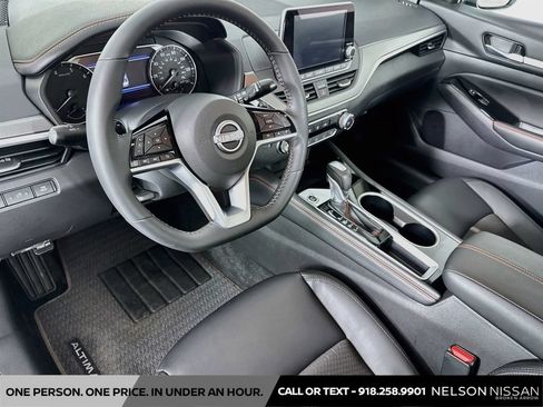 Certified 2025 Nissan Altima 2.5 SR FWD image 9