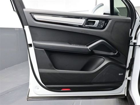 Used 2023 Porsche Cayenne S Platinum image 7
