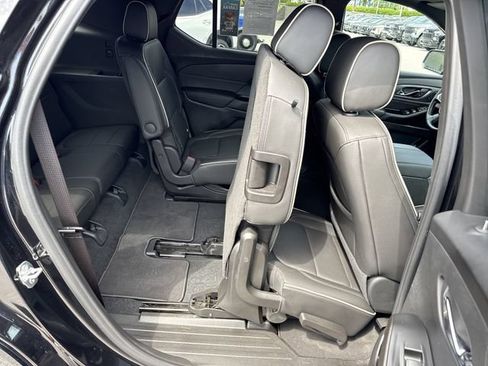 Used 2023 Chevrolet Traverse Premier FWD image 34