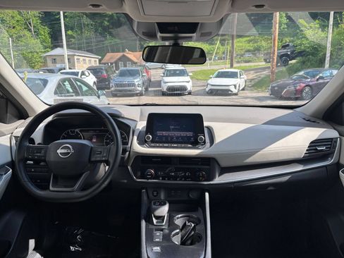 Used 2025 Nissan Rogue SV FWD image 30