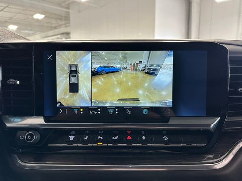 Used 2025 Chevrolet Silverado 2500 LTZ w/ LTZ Convenience Package image 28