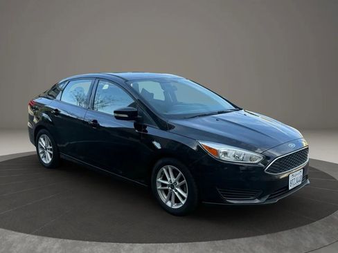 Used 2017 Ford Focus SE image 3