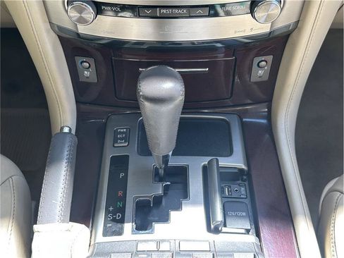 Used 2013 Lexus LX 570 4WD w/ Luxury Pkg image 27