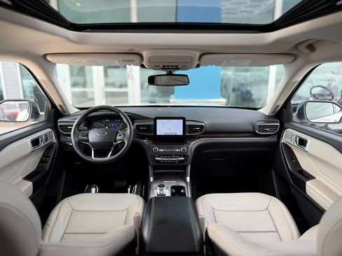 Used 2020 Ford Explorer Limited RWD image 2