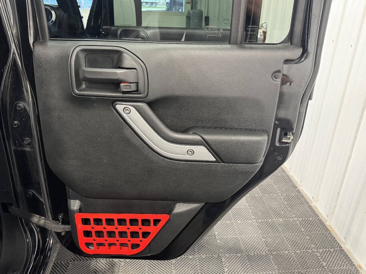 Used 2018 Jeep Wrangler Unlimited Rubicon w/ Connectivity Group AWD/4WD image 20