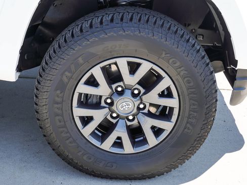 Certified 2022 Toyota Tacoma SR5 w/ Technology Package AWD/4WD image 10