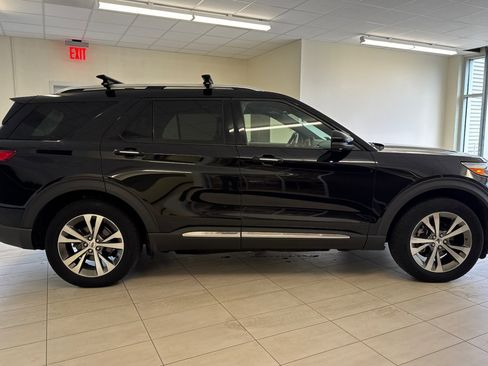 Certified 2020 Ford Explorer Platinum w/ Premium Technology Package AWD/4WD image 3