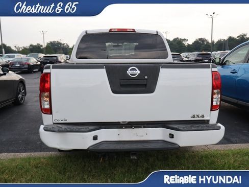 Used 2012 Nissan Frontier SV w/ Sport Appearance Pkg AWD/4WD image 18