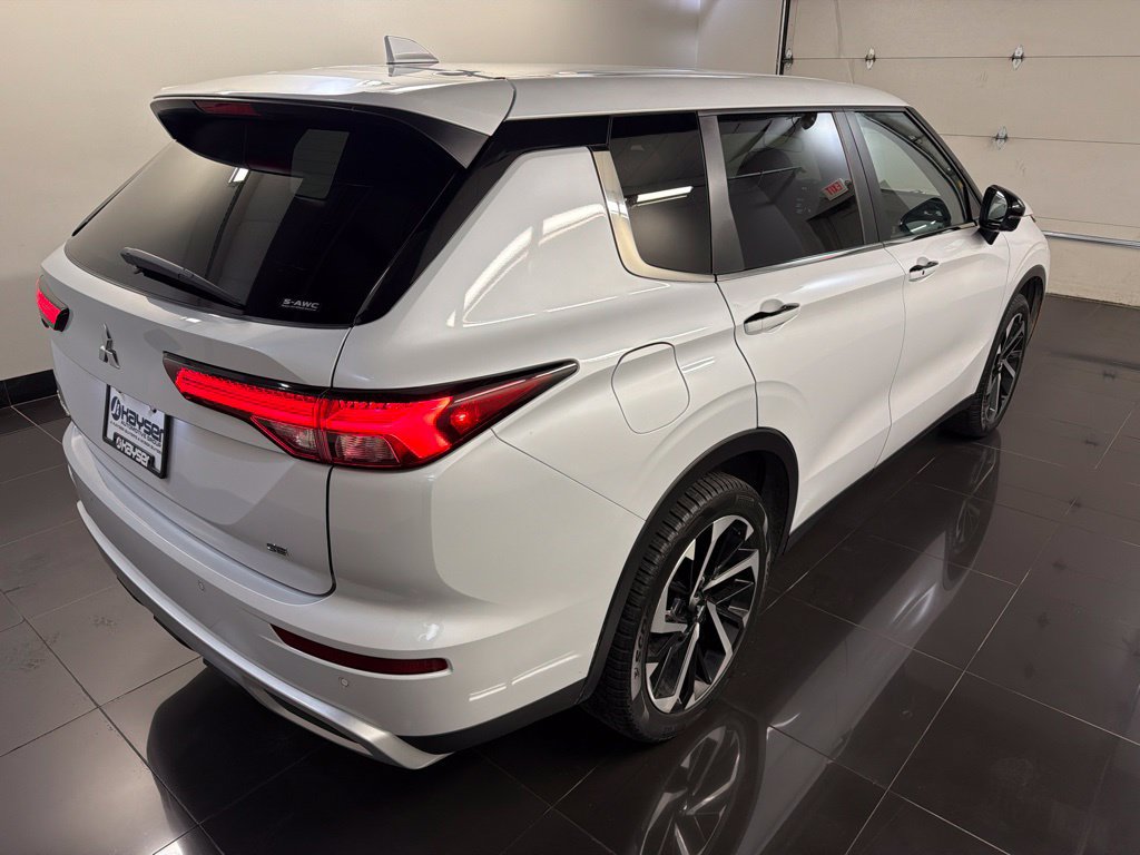 Used 2024 Mitsubishi Outlander SE AWD/4WD image 6