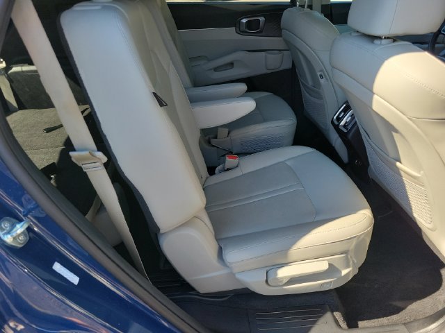 Used 2025 Kia Sorento EX w/ Panoramic Sunroof Package FWD image 22