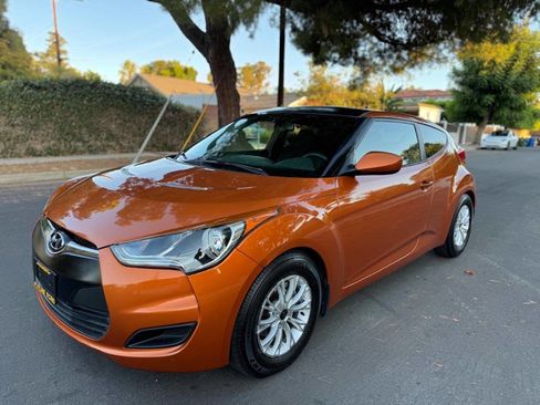 Used 2012 Hyundai Veloster image 2