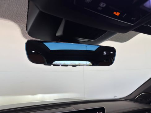 Used 2025 Volkswagen Tiguan SEL R-Line image 16