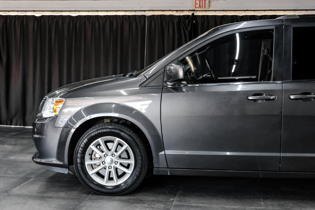Used 2019 Dodge Grand Caravan SXT FWD image 12