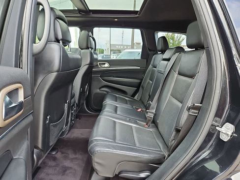 Used 2017 Jeep Grand Cherokee Limited w/ Luxury Group II AWD/4WD image 9