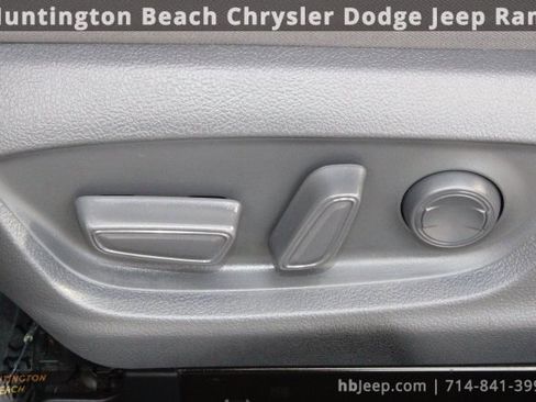 Used 2021 Toyota Camry LE image 33