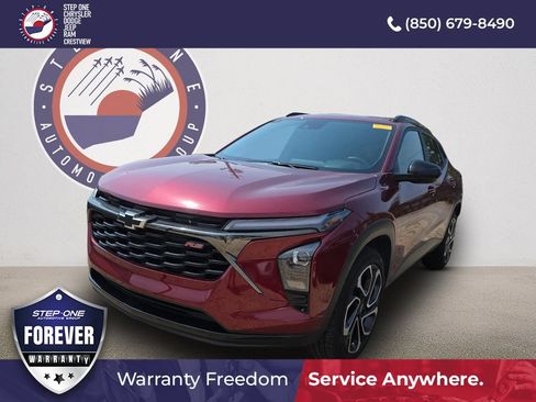 Used 2024 Chevrolet Trax RS w/ Sunroof Package FWD image 1