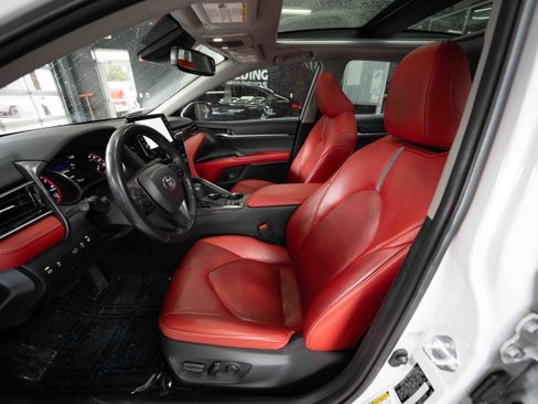 Used 2022 Toyota Camry XSE image 9