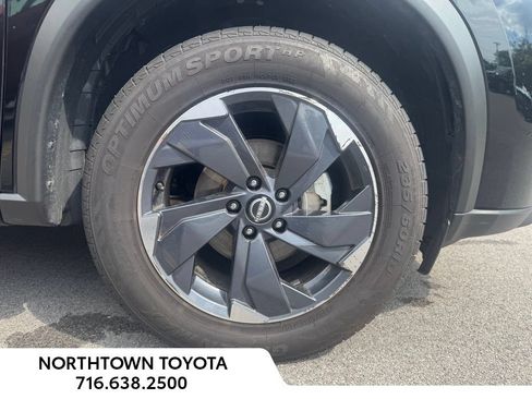 Used 2025 Nissan Rogue SV AWD/4WD image 17