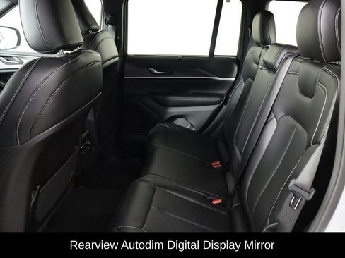 Used 2024 Jeep Grand Cherokee Limited w/ Luxury Tech Group II RWD image 16