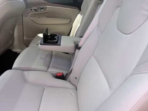 Certified 2024 Volvo XC90 B5 Plus w/ Protection Package Premier AWD/4WD image 17