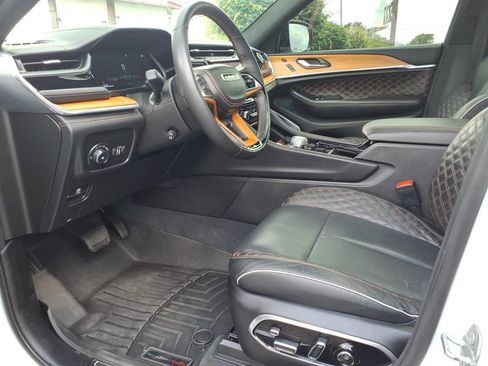 Used 2023 Jeep Grand Cherokee L Summit AWD/4WD image 14