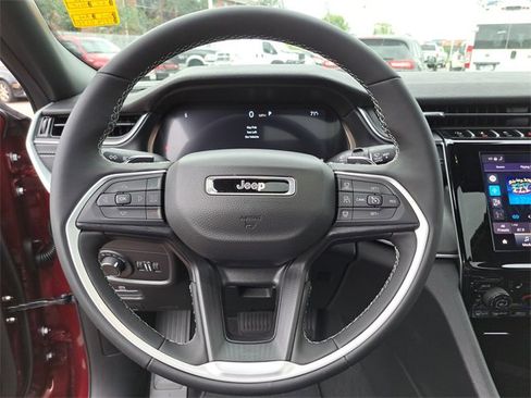 New 2025 Jeep Grand Cherokee Altitude image 21