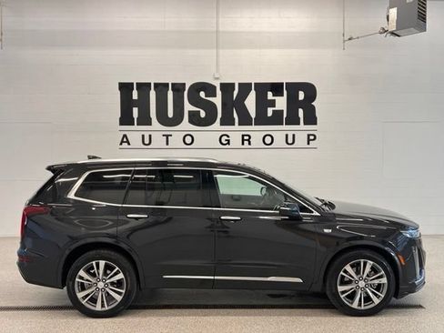 Used 2020 Cadillac XT6 Premium Luxury w/ Platinum Package AWD/4WD image 2